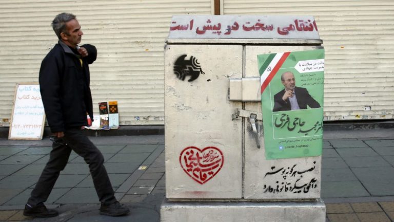 Teheranul anunţă circa 80 de candidaţi la preşedinţia Iranului