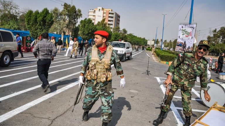 Atac sinucigaş în sud-estul Iranului. 20 de membri ai Gărzii Revoluţionare au fost uciși