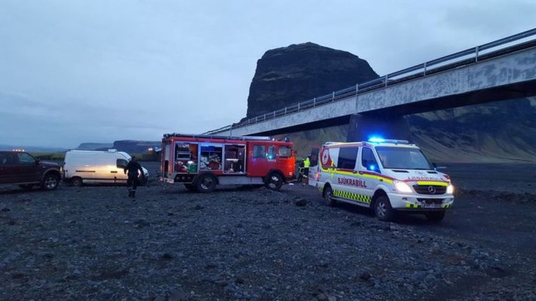 Accident în Islanda: Trei turişti britanici au murit după ce maşina lor a căzut de pe un pod