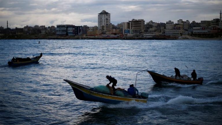 Israelul închide zona de pescuit a Fâşiei Gaza după tiruri cu rachete şi lansarea de baloane incendiare