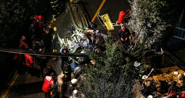 Patru persoane au murit în urma prăbuşirii elicopterului militar într-un cartier din Istanbul