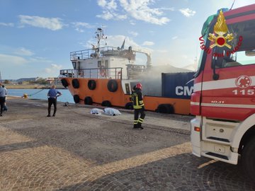 Trei morţi şi un rănit într-o explozie la un remocher în portul italian Crotone