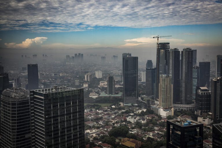 9 morţi şi mii de evacuaţi la Jakarta, din cauza inundaţiilor