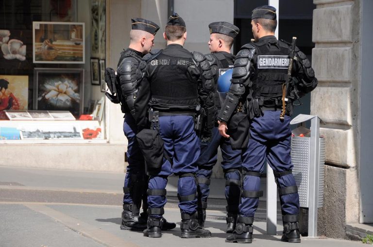 Bărbatul care a omorât trei jandarmi francezi a fost găsit fără suflare