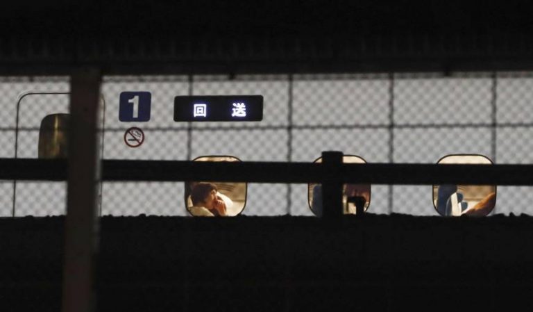 Japonia: Atac cu cuţitul într-un tren de mare viteză; un mort şi doi răniţi