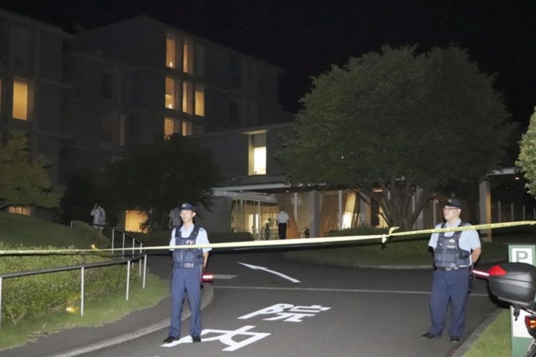 Un bărbat a înjunghiat patru persoane într-un spital din Japonia