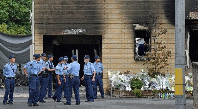 Autorităţile japoneze au emis un mandat de arestare pentru bărbatul suspectat că a incendiat studioul Kyoto Animation