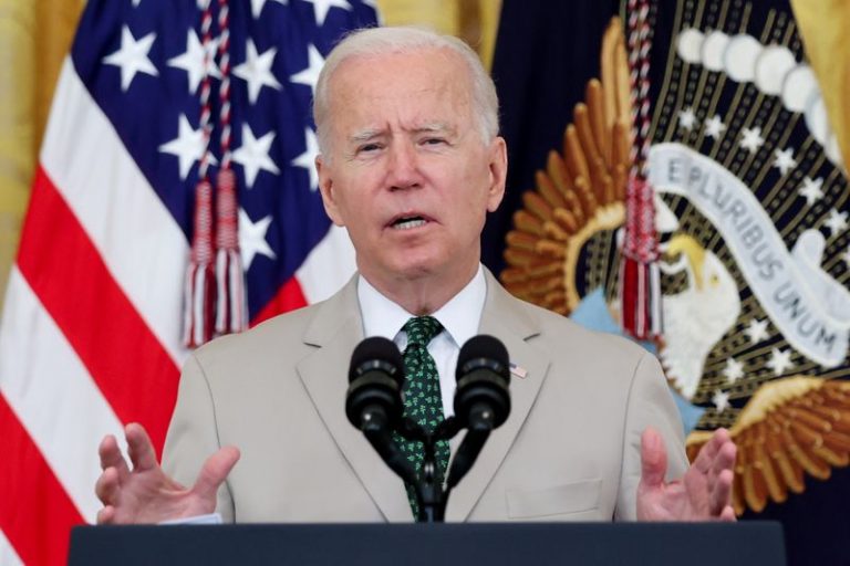 Joe Biden ‘a fost testat pozitiv la COVID-19’ şi prezintă ‘simptome foarte uşoare’