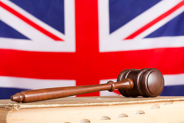 Un reprezentant al extremei drepte britanice, condamnat la închisoare pentru ultraj la adresa justiţiei