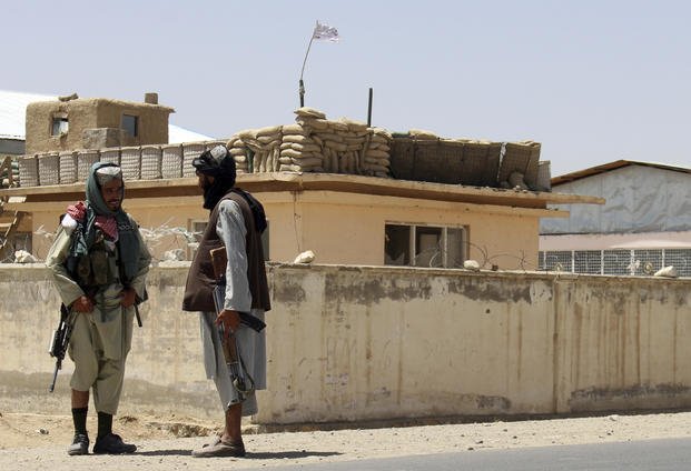 Talibanii anunţă o AMNISTIE generală pentru toţi funcţionarii publici