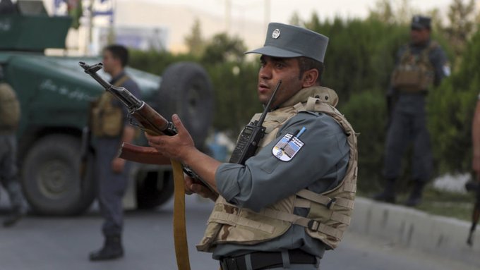 Cel puțin un mort şi 13 răniţi la Kabul, într-un atac în curs asupra biroului unui partid