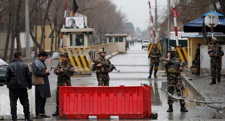 Atac în desfăşurare într-un complex guvernamental din capitala afgană Kabul