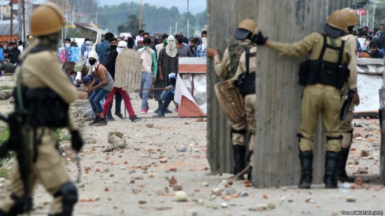 Confruntări militare în Kashmirul indian; nouă persoane au fost ucise