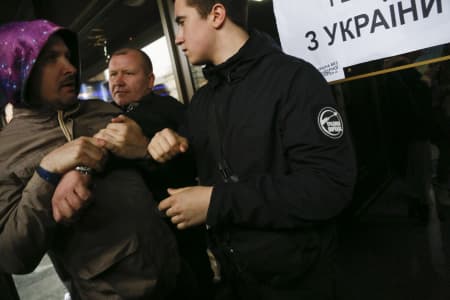 Antivacciniştii au blocat centrul Kievului