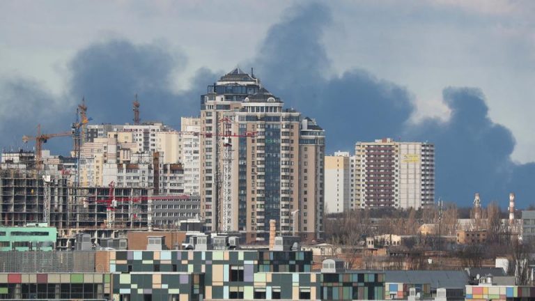 Locuitorii Kievului, pregătiţi să dea inamicilor ‘lecţia vieţii lor’ (AFP)