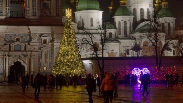 Ucrainenii sărbătoresc pentru prima oară în istoria lor modernă Crăciunul odată cu Occidentul