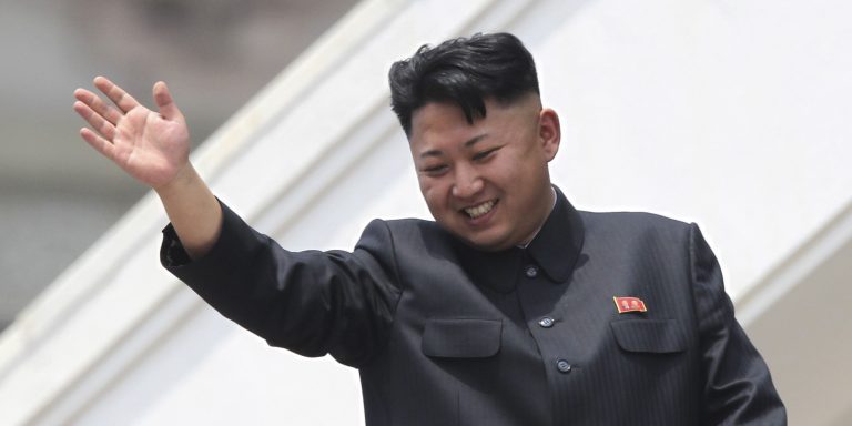 Kim Jong-un a dat jos 20 de kilograme şi este sănătos tun