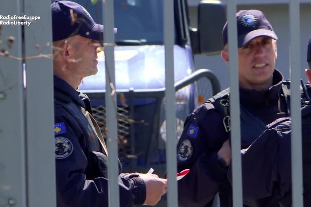 Un tribunal din Serbia a dispus eliberarea celor trei poliţişti kosovari arestaţi la graniţă