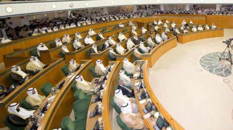 Curtea Constituţională a Kuwaitului a invalidat alegerile legislative din 2022, pronunţându-se în favoarea restabilirii parlamentului precedent