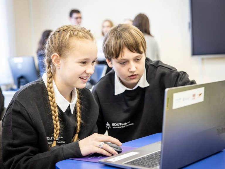În zeci de școli din R. Moldova vor fi create laboratoare digitale