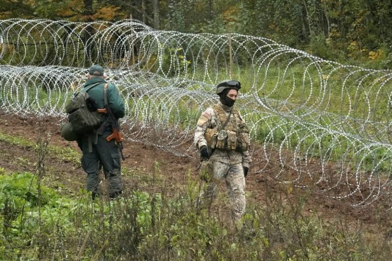 Letonia îşi consolidează frontiera cu Belarus urmare a creşterii sosirilor de migranţi