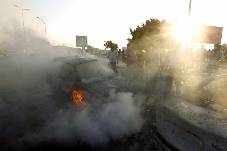 Doi morţi şi cinci răniţi după explozia unei maşini-capcană în Libia (VIDEO)