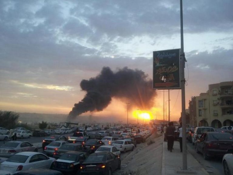 Cel puţin patru morţi şi 20 de răniţi în atacuri aeriene în sudul capitalei libiene Tripoli
