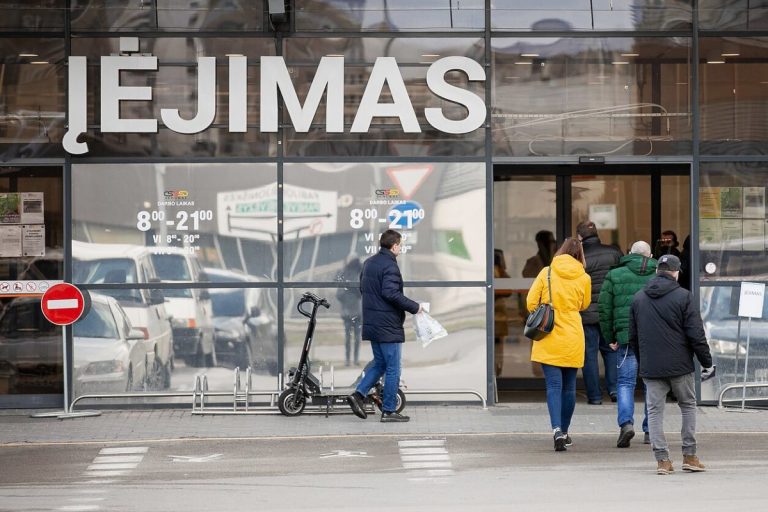 Lituania redeschide muzeele, restaurantele în aer liber şi magazinele