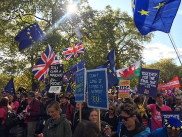 Zeci de mii de oameni, în stradă la Londra. Se cere un nou referendum cu privire la Brexit – VIDEO