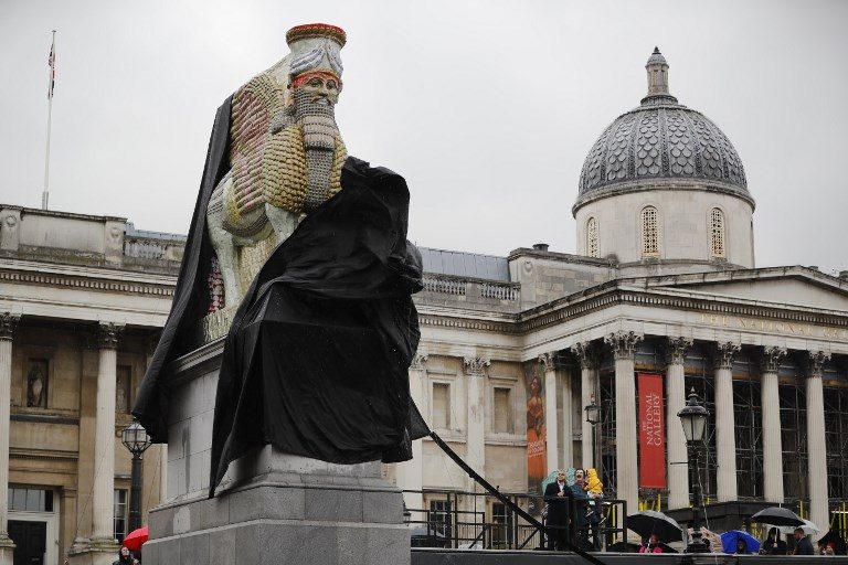 O statuie irakiană, distrusă de SI, a fost reprodusă şi inaugurată în Piaţa Trafalgar din Londra