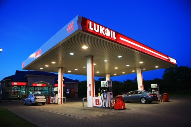 Benzinăriile românești ale rușilor de la Lukoil mai bogate cu 50%