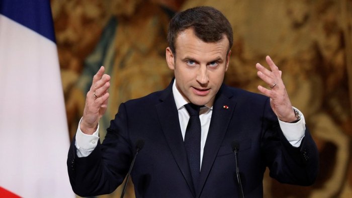 Anchetă în Franța după decapitarea unei marionete cu efigia lui Macron în timpul unei manifestaţii a “vestelor galbene”