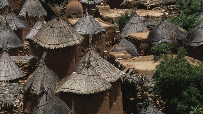 Măcel în centrul statului african Mali – Aproape 100 de persoane au fost ucise într-un sat de etnie dogon