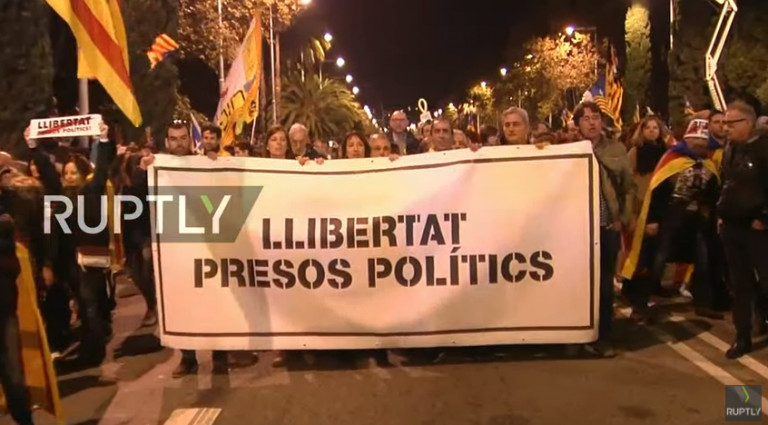 Mega-manifestație la Barcelona pentru eliberarea liderilor separatişti. Primarul orașului susține că separatiștii au dus regiunea la ruină
