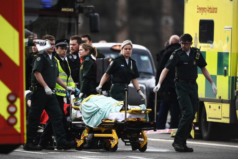 Autorul atacului împotriva parlamentului britanic, suspectat de ‘acte teroriste’ (poliţia)