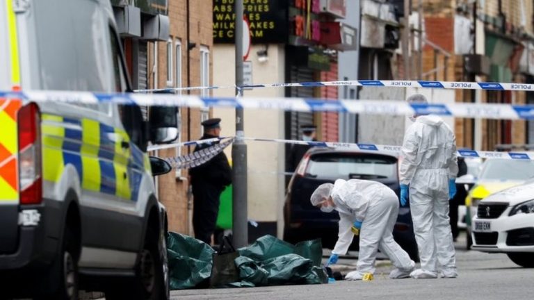 Un bărbat a murit în centrul Londrei după ce a fost strivit de un pisoar telescopic
