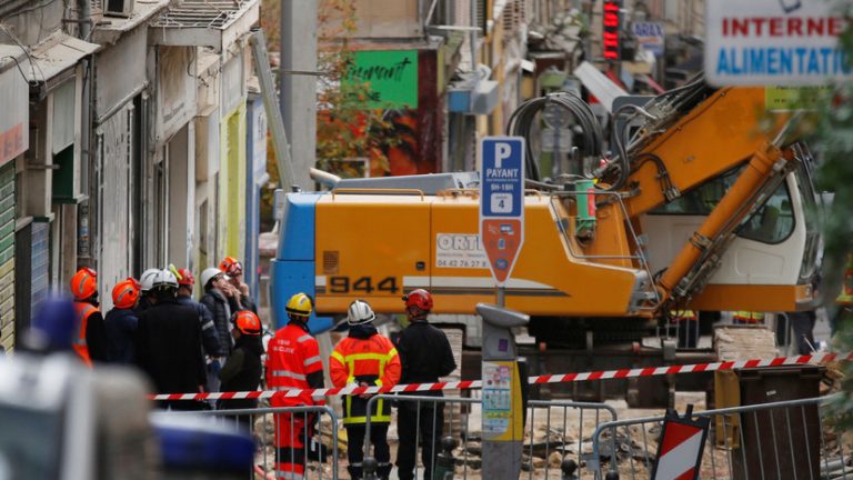 Marsilia: Trei răniți după prăbușirea parțială a unui balcon în timpul unui marş în memoria victimelor surpării unor imobile vechi