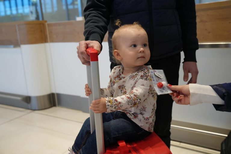 Mărțișoare pentru pasagerii din Aeroport