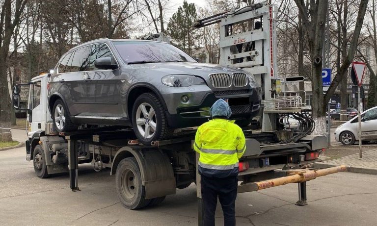 Un BMW X5 a intrat în custodia statului în baza unui dosar de escrocherie