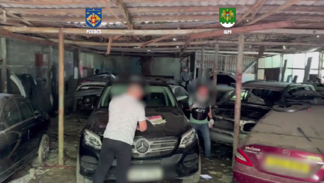 VIDEO// Dosarul mașinilor furate din UE a fost transmis în instanță