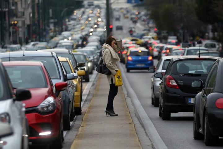 Germania vrea să negocieze interzicerea maşinilor cu motoare pe combustie