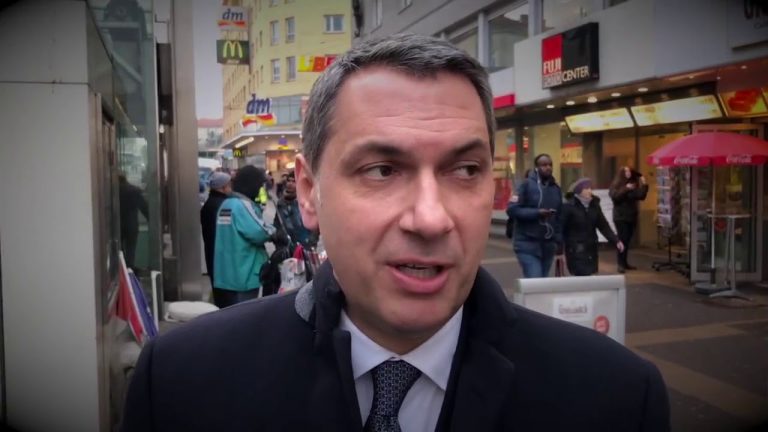 Facebook retrage un videoclip antimigranţi filmat la Viena şi postat de şeful de cabinet al lui Viktor Orban
