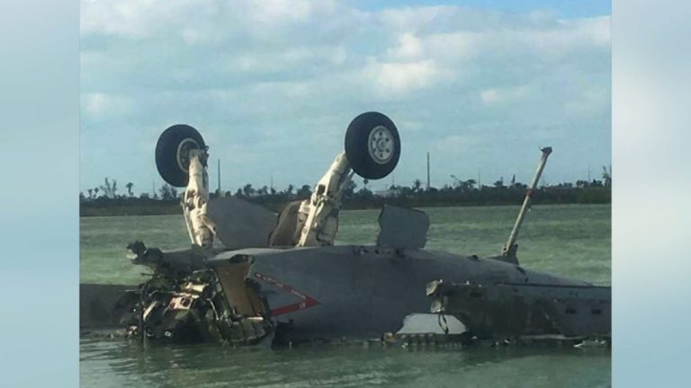 Tragedie în marina SUA – 2 militari morţi după ce un avion Super Hornet s-a prăbuşit în timpul unui zbor de antrenament