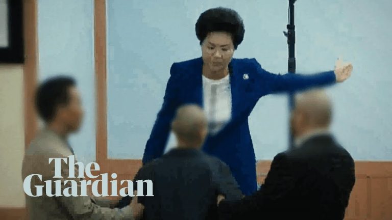 Lidera unei secte din Coreea de Sud îşi exploata şi bătea adepţii