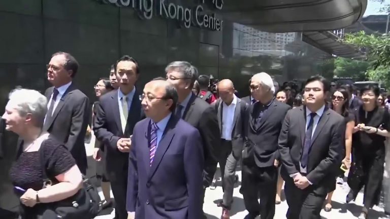 Avocaţii din Hong Kong au participat la un marş al tăcerii