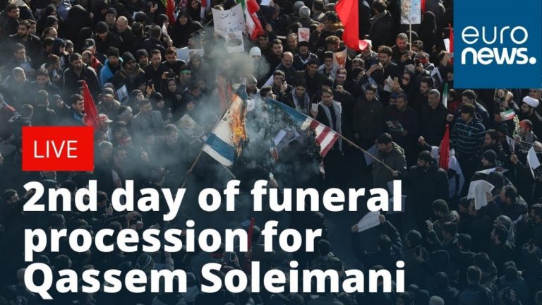 Sute de mii de iranieni participă la ceremonia funerară dedicată generalului Qassem Soleimani și strigă ‘MOARTE Americii’!