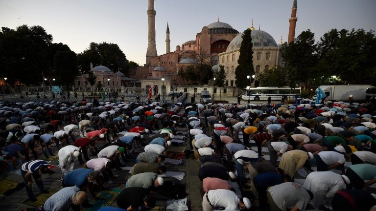 Primele rugăciuni musulmane în MOSCHEEA Sf. Sofia din Istanbul