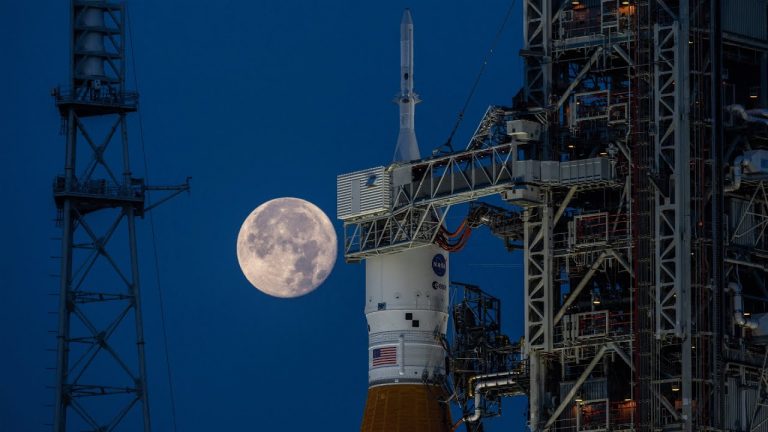 Un test efectuat asupra rachetei NASA ce va zbura către Lună şi-a atins 90% dintre obiective