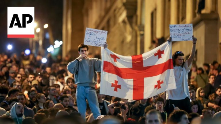 Zeci de mii de georgieni au protestat în Georgia împotriva unei legi privind “influenţa străină”