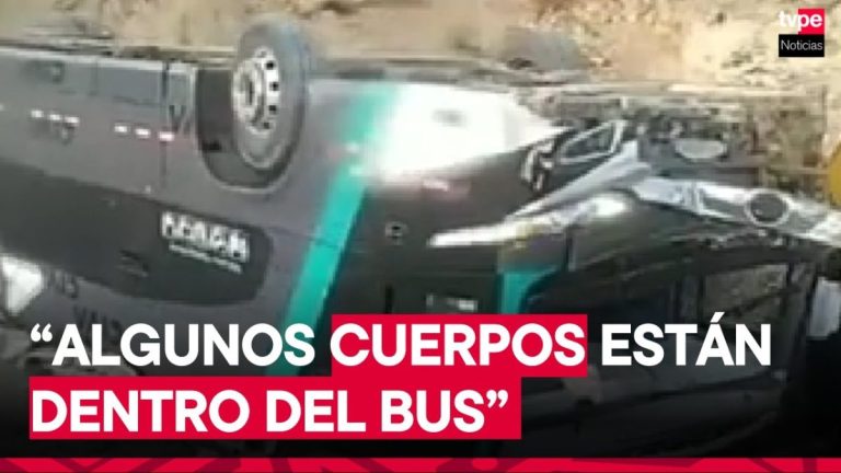 VIDEO – Un autocar plin cu oameni a căzut în prăpastie! Sunt cel puţin 16 morţi!